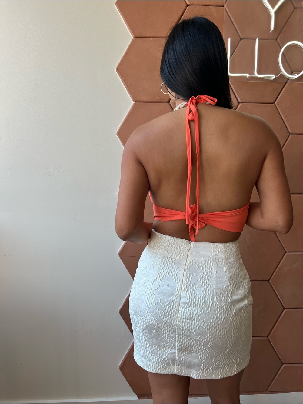 DO+BE Coral Halter Chain-Detail Crop Cami - Picture 6 of 6